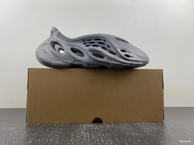 IE4931 Granite Yeezy Adidas RNR Foam MX 0827